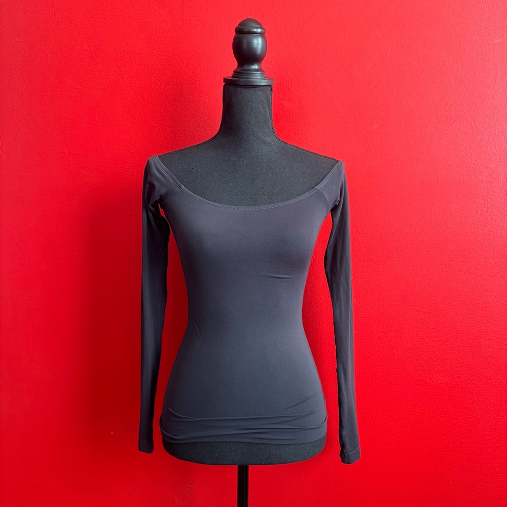 🖤 Elegant Black Off-Shoulder Women's Top